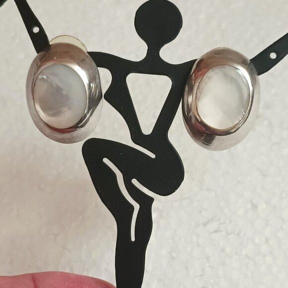 925 Oval Mother of Pearl Earrings Sterling Silver Pierced - Picture 6 of 12